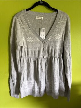 NWT Hollister Gray Stretch V Neck Lightweight Snowflake Sweater Top Size L